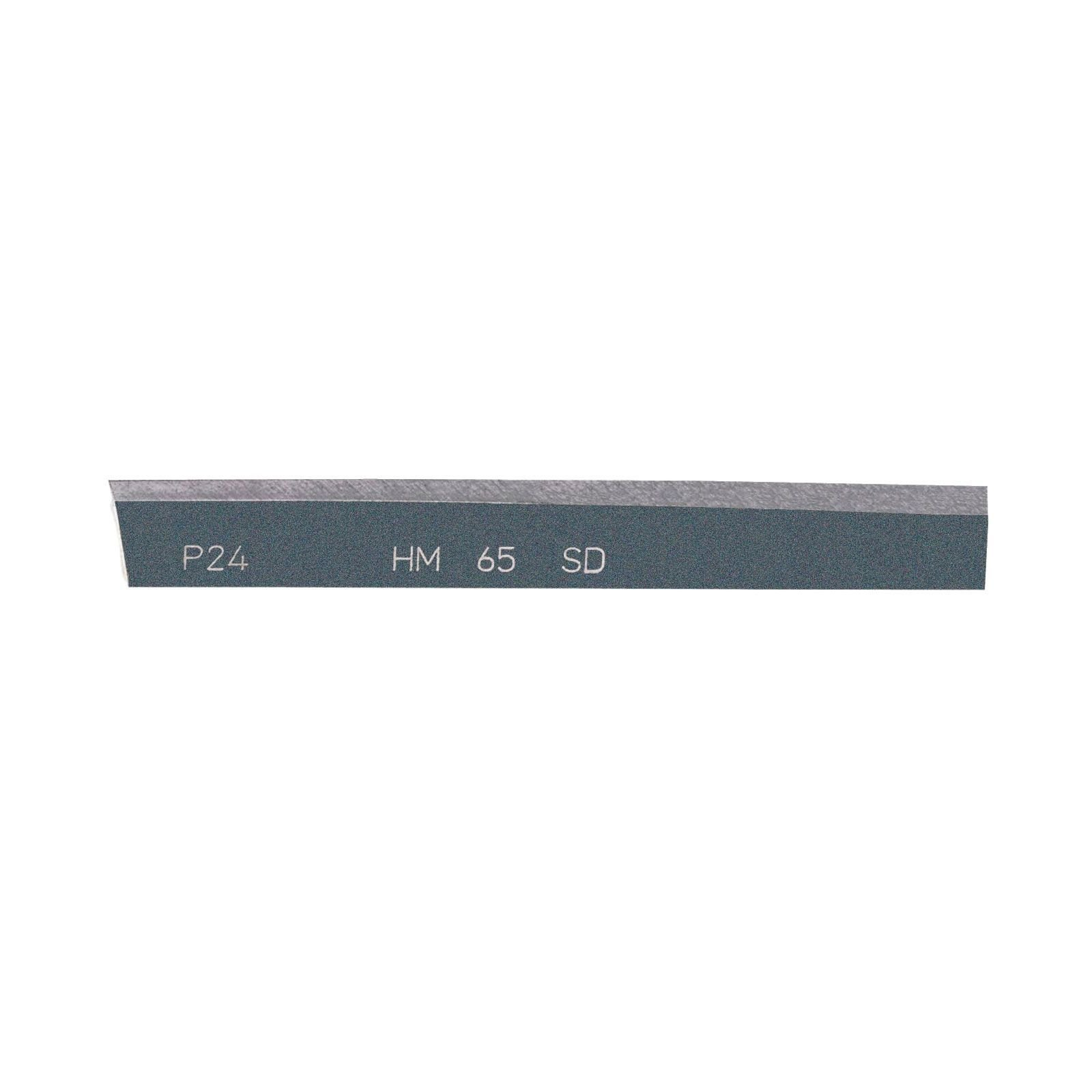 Acciaio per utensili grigio con marcature P24 HM 65 SD.