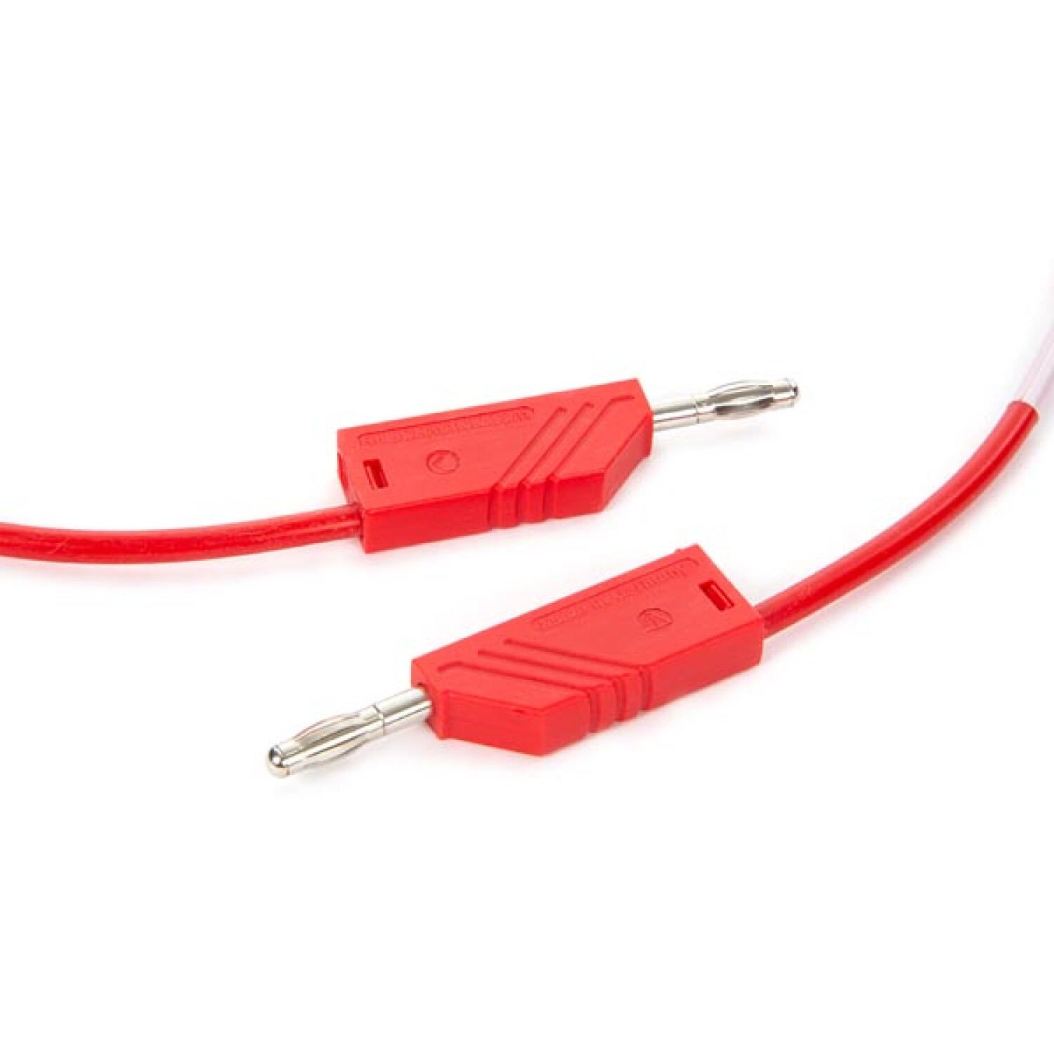 Zwei rote Bananenstecker mit silbernen Spitzen, verbunden mit roten Kabeln.