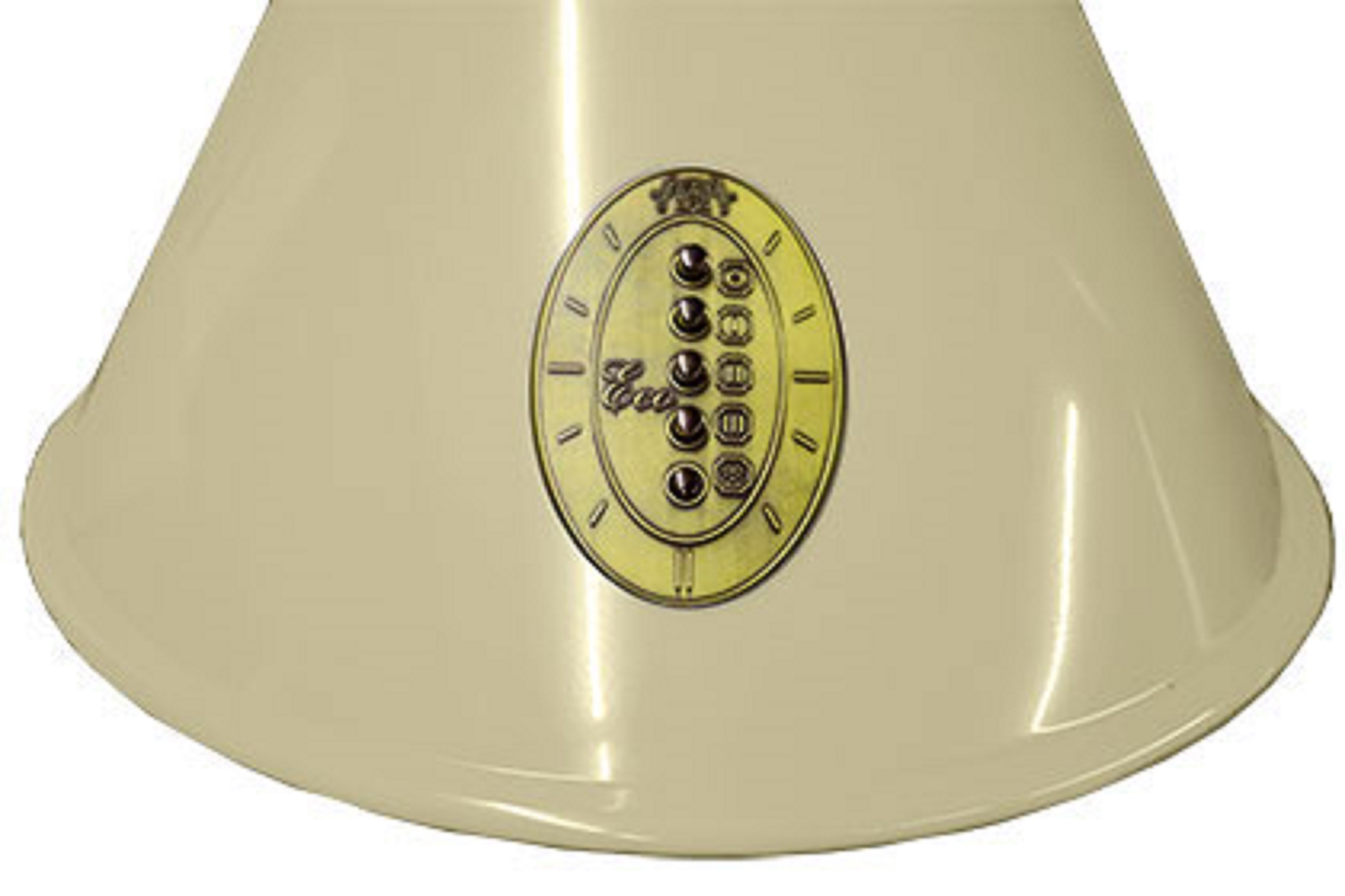 Beige Trichter mit einem ovalen, goldenen Emblem mit Knöpfen.