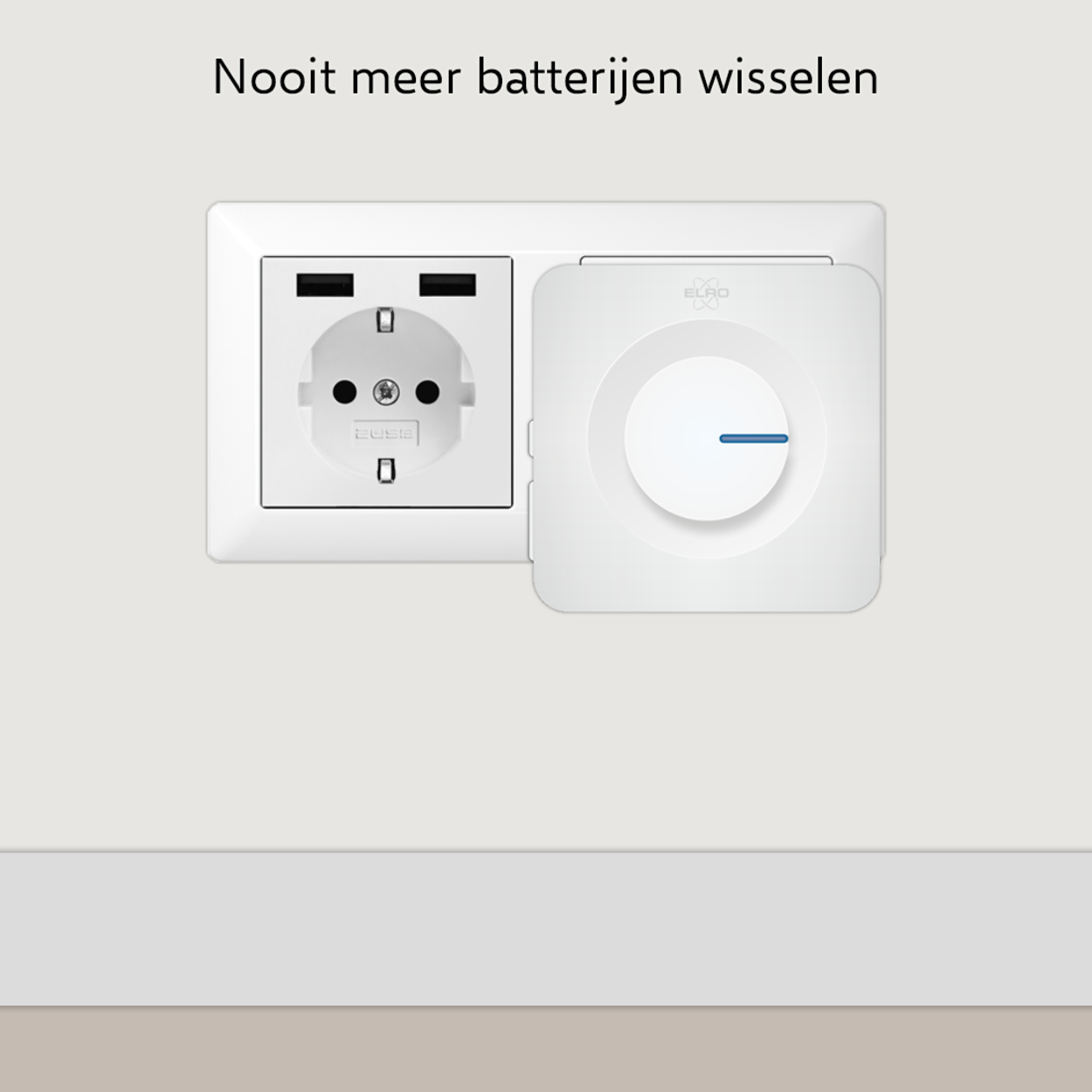 Una presa bianca con due porte USB e un dispositivo bianco accanto.