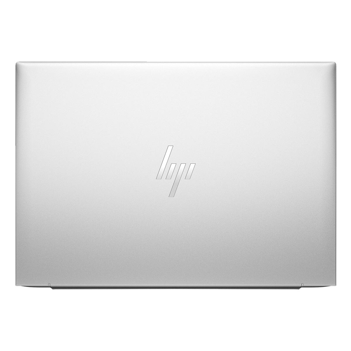 Zamknięty srebrny laptop z wytłoczonym logo HP na pokrywie.