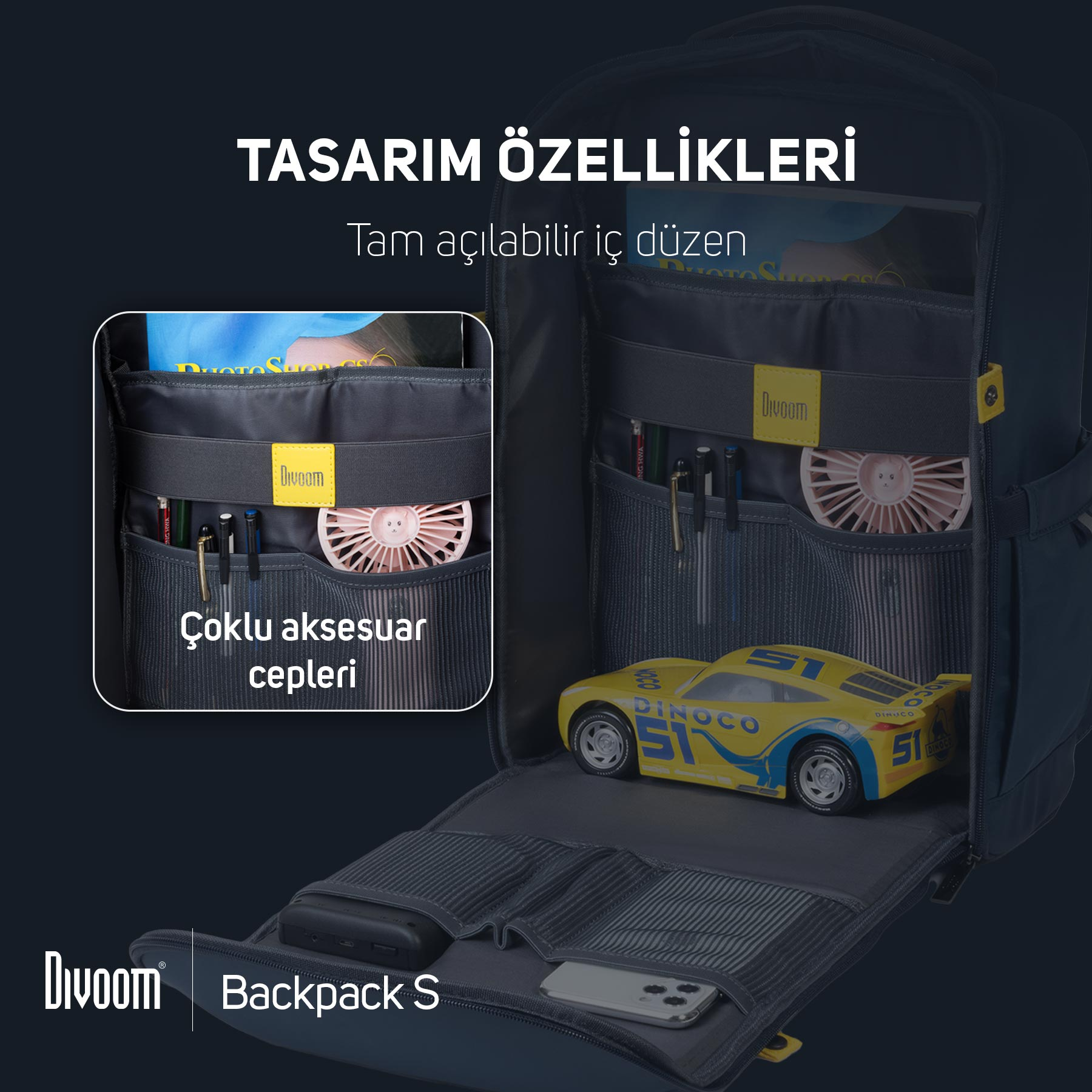 Aksesuar ve sarı oyuncak araba içeren açık lacivert sırt çantası.