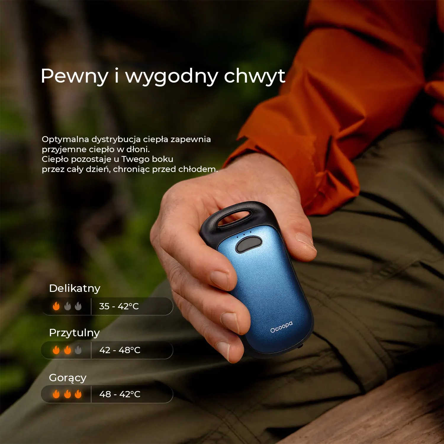 Dłoń trzyma niebieskie, owalne urządzenie z napisem Ocoopa.