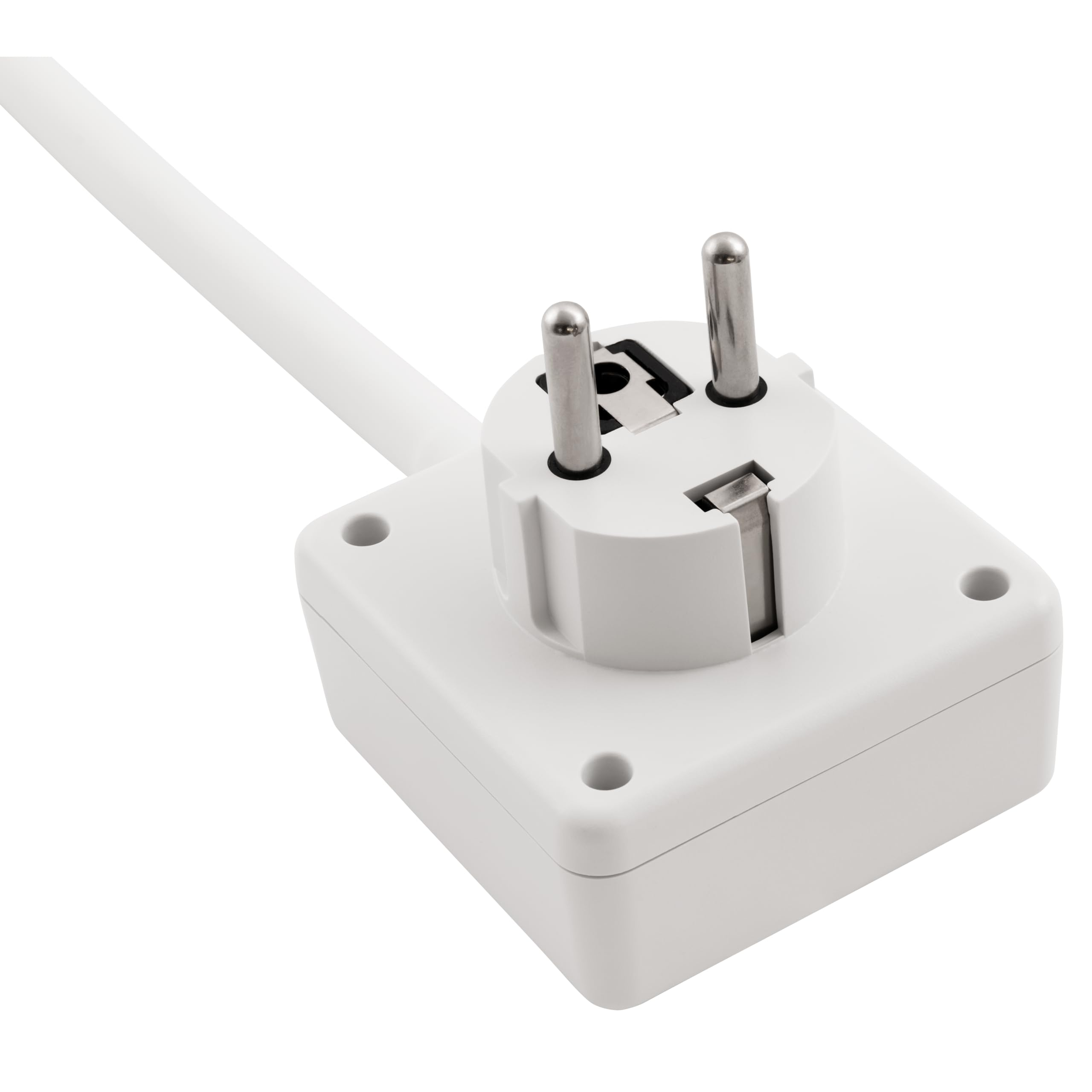 Ein weißer Stecker mit zwei Metallstiften ragt aus einer weißen Steckdose.