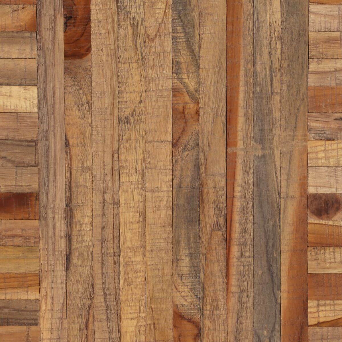 Eine Nahaufnahme von Holzplanken mit Maserung und verschiedenen Brauntönen.