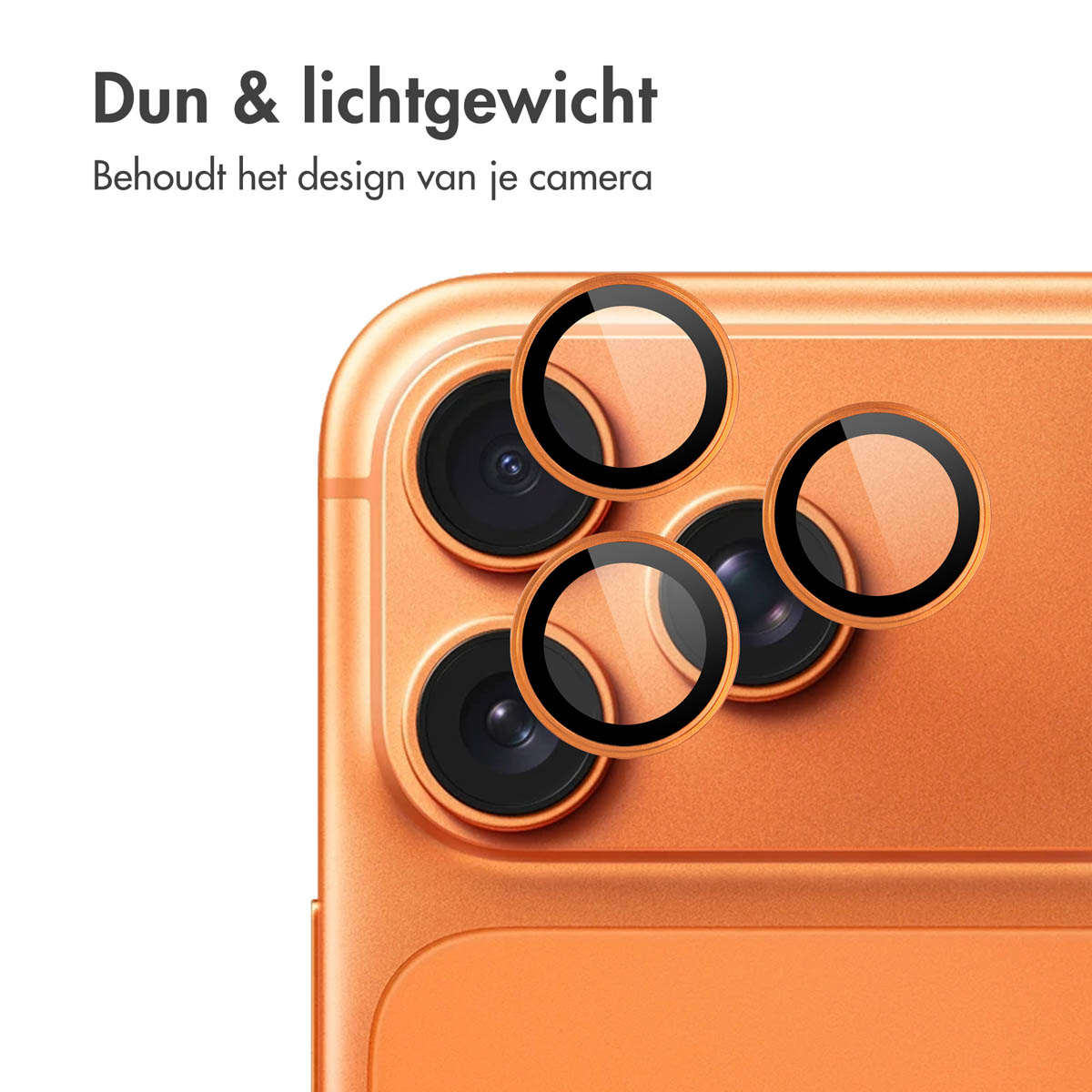 Drie ronde, goudomrande glaslenzen liggen op een oranje telefoonachterkant.