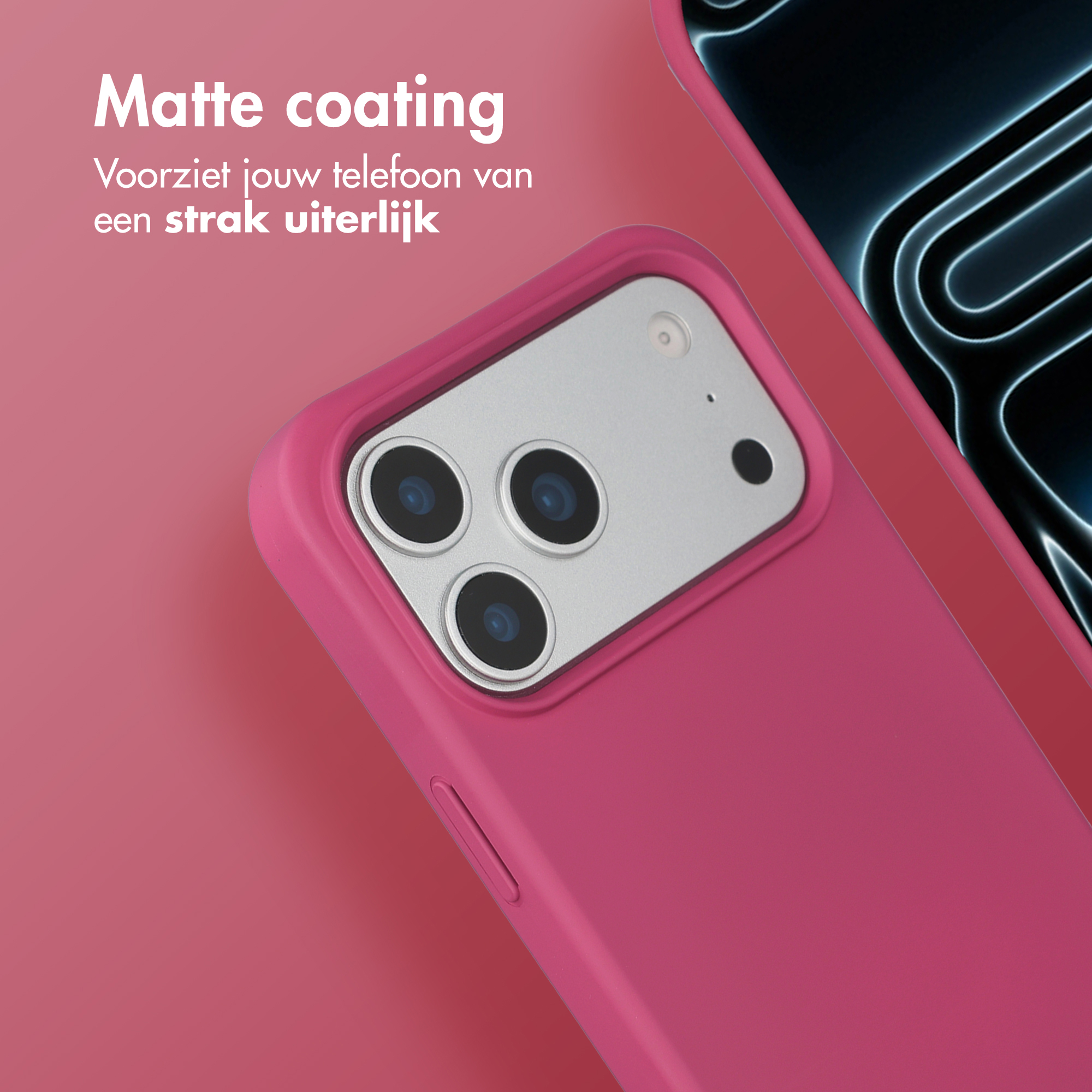 Une coque de téléphone rose avec trois caméras sur fond rose.