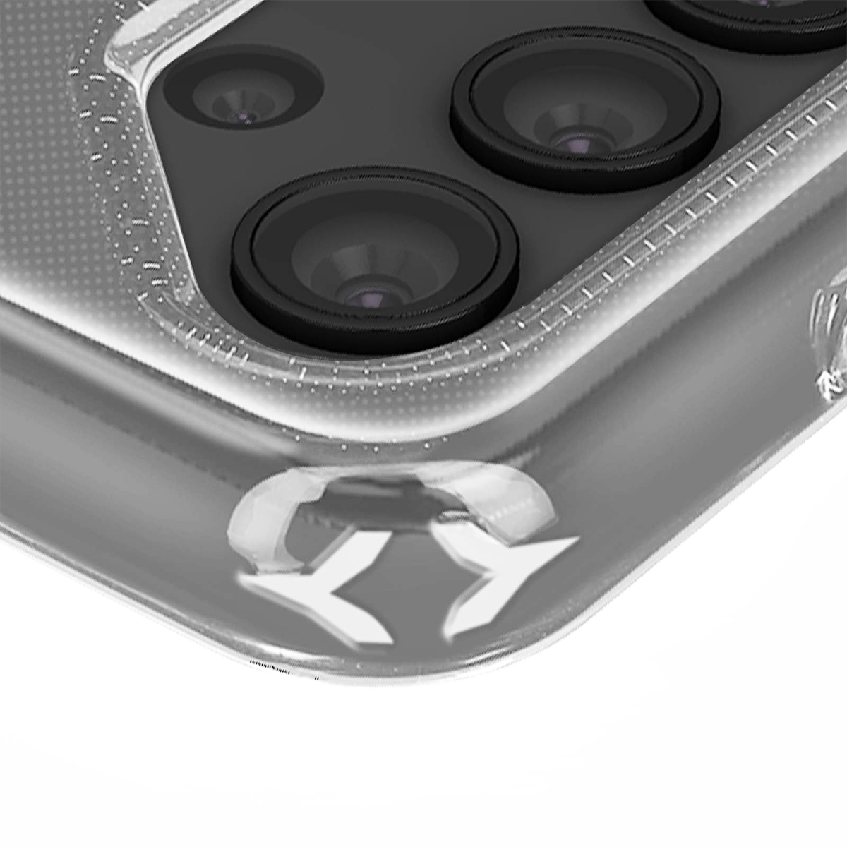 Primo piano del modulo fotocamera di uno smartphone con tre obiettivi.