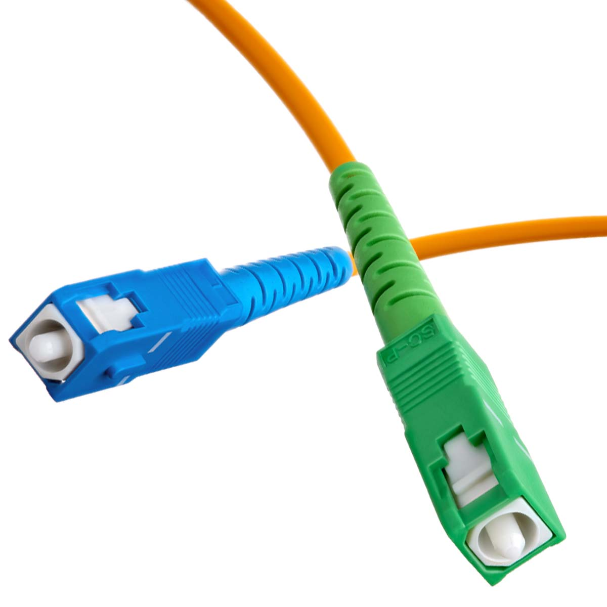 Zwei Glasfaserkabel-Steckverbinder: ein blauer und ein grüner auf gelbem Kabel.