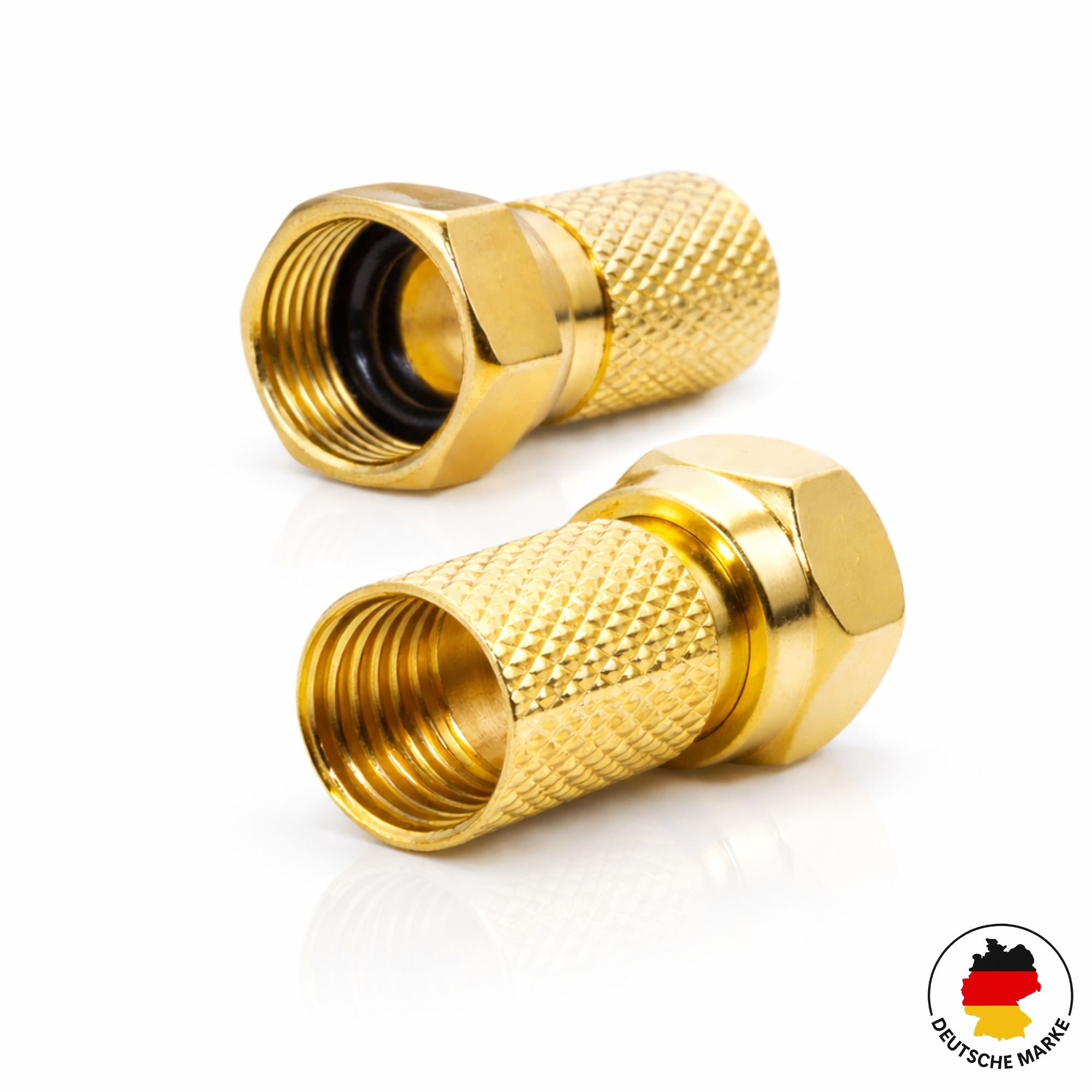 Zwei goldene Koaxialstecker mit Gewinde auf weißem Hintergrund.