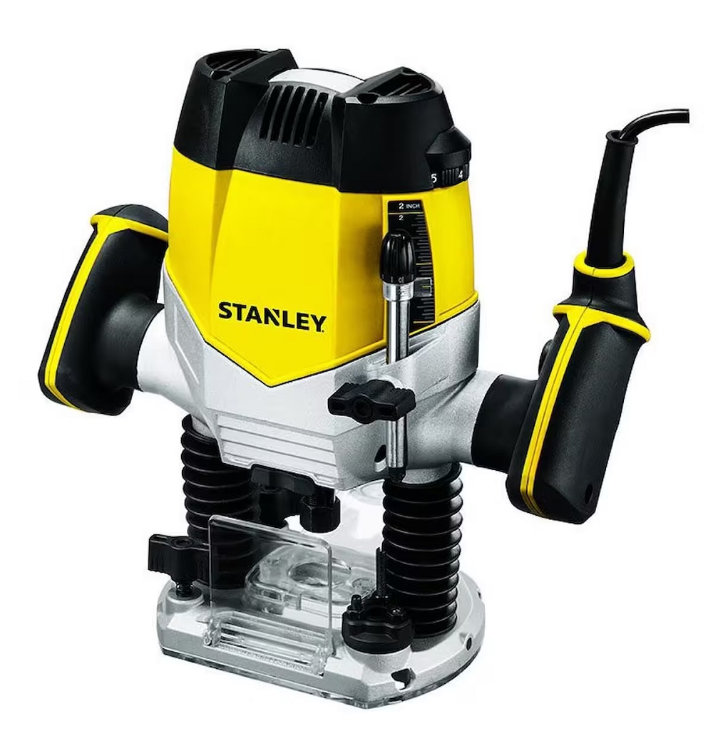 Gümüş aksanlar ve tutamaklara sahip sarı ve siyah Stanley router.