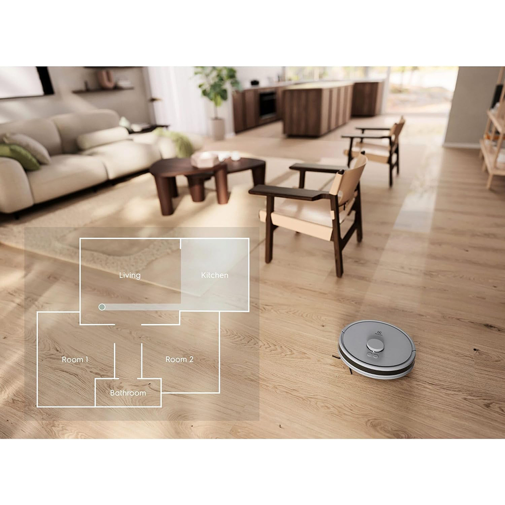 Robot süpürge, harita kaplamasıyla modern bir oturma alanında ahşap zemini temizliyor.
