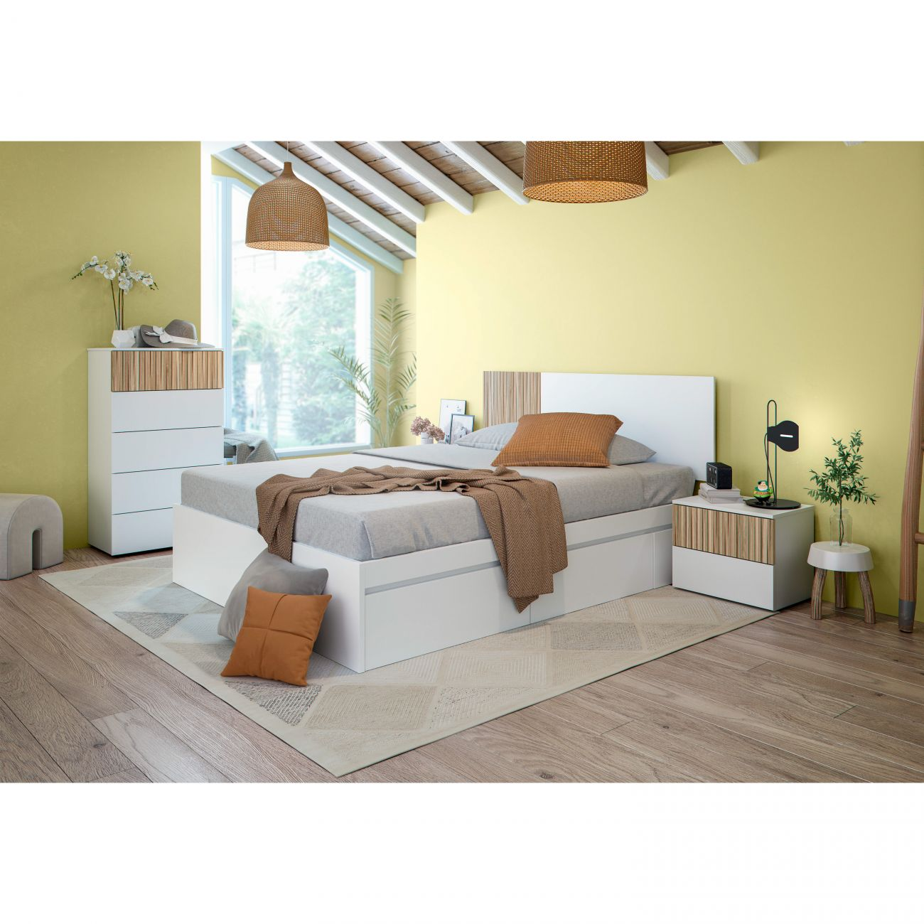 Un dormitorio luminoso con cama blanca, detalles de madera y paredes amarillas.