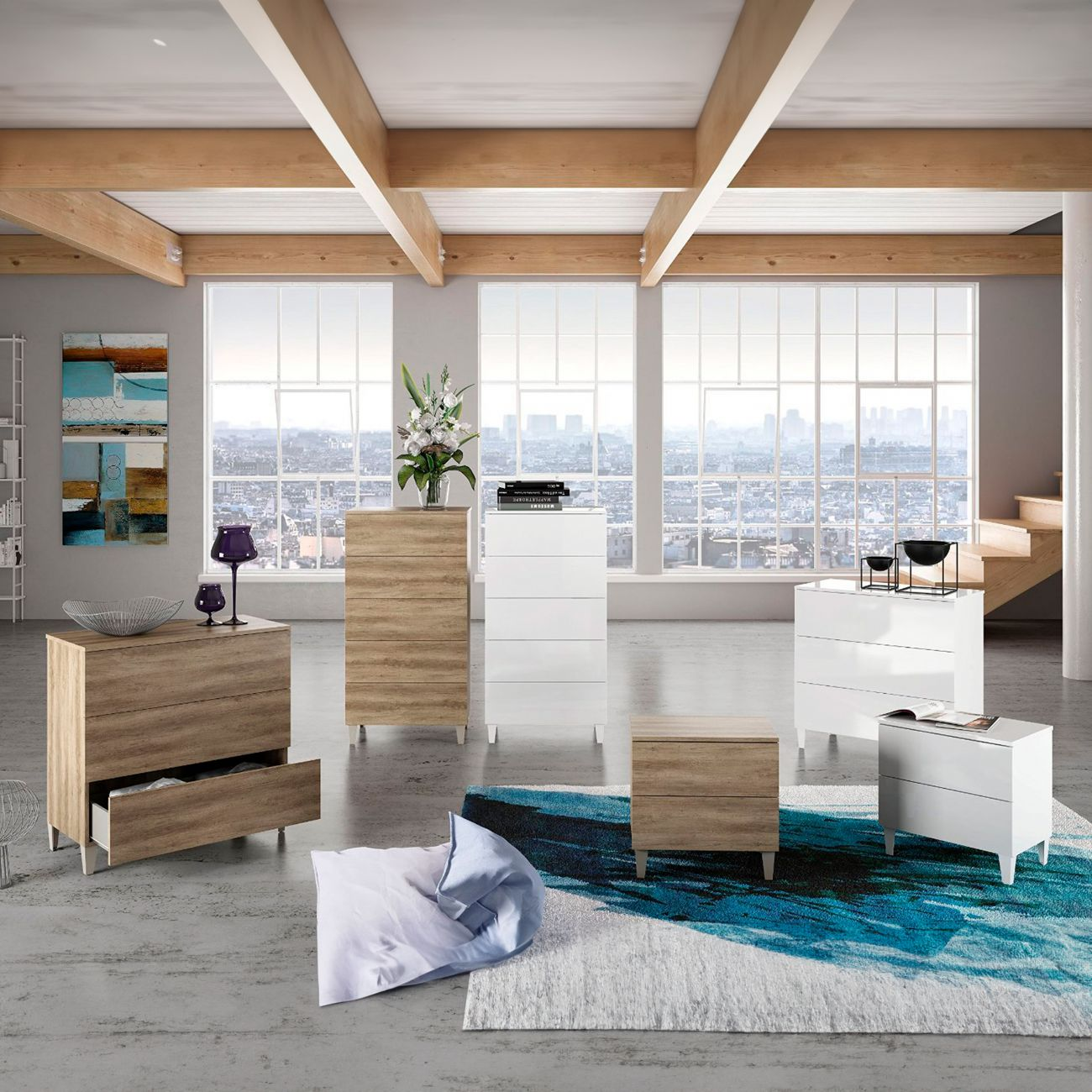 Muebles modernos en una habitación luminosa con grandes ventanales y vistas a la ciudad.