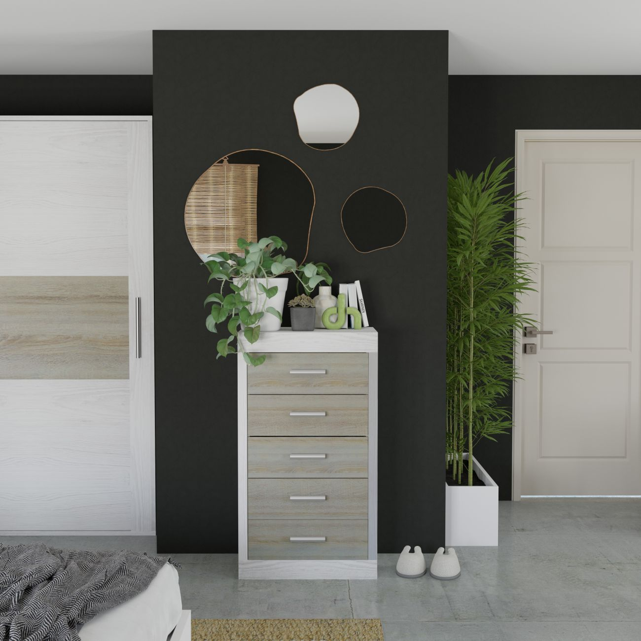Dormitorio con cómoda, plantas y espejos en la pared.