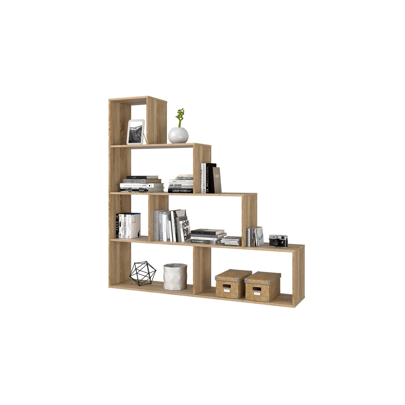 Estantería de madera escalonada con libros, decoraciones y cajas.