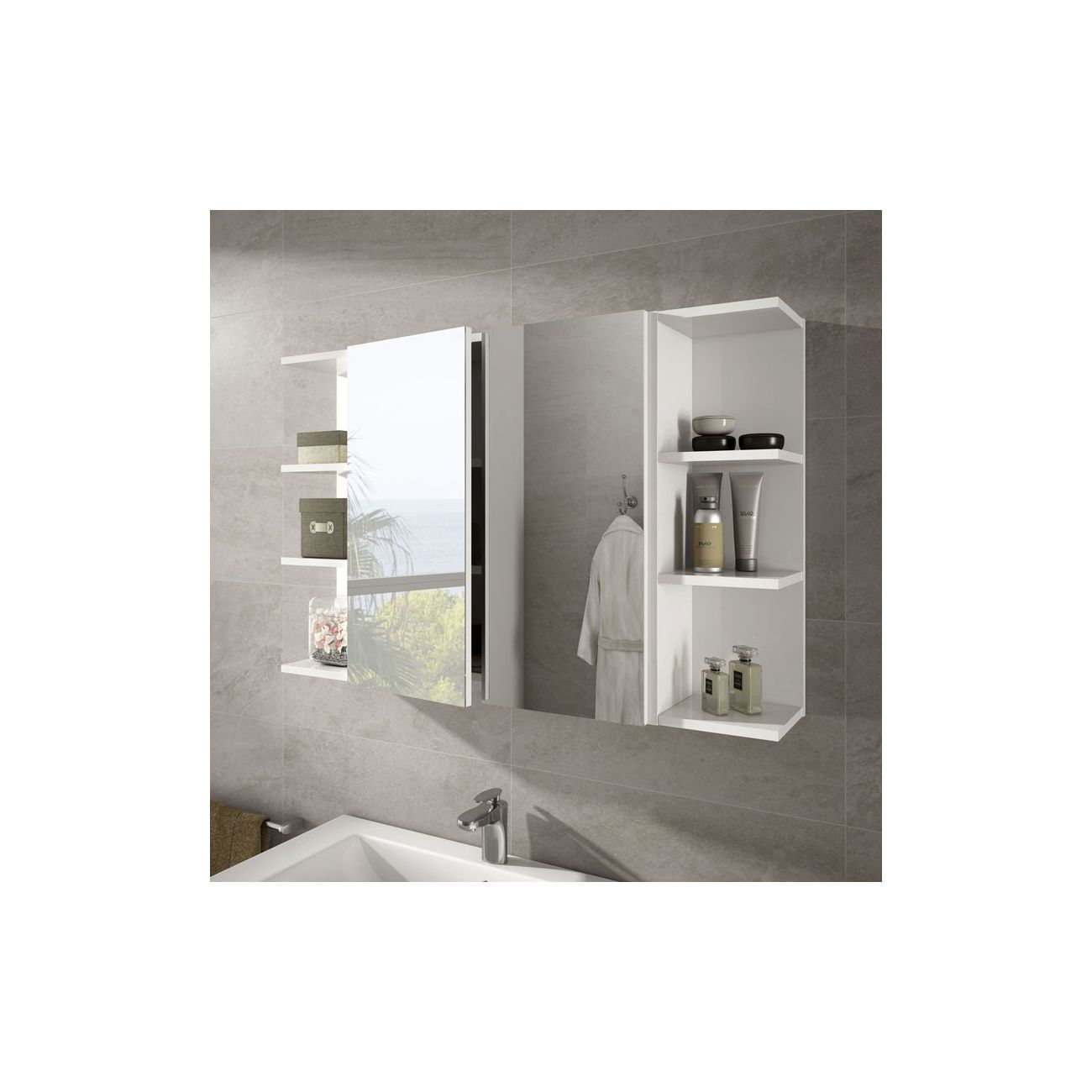 Un mueble blanco con espejo y estantes sobre un lavabo y grifo.