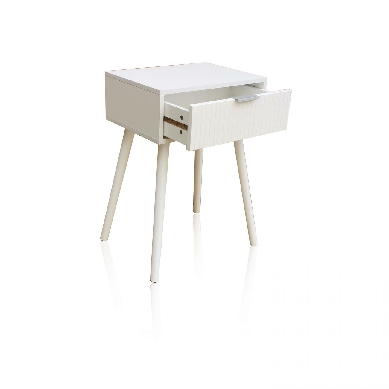Mesita de noche blanca con cajón abierto y patas anguladas.
