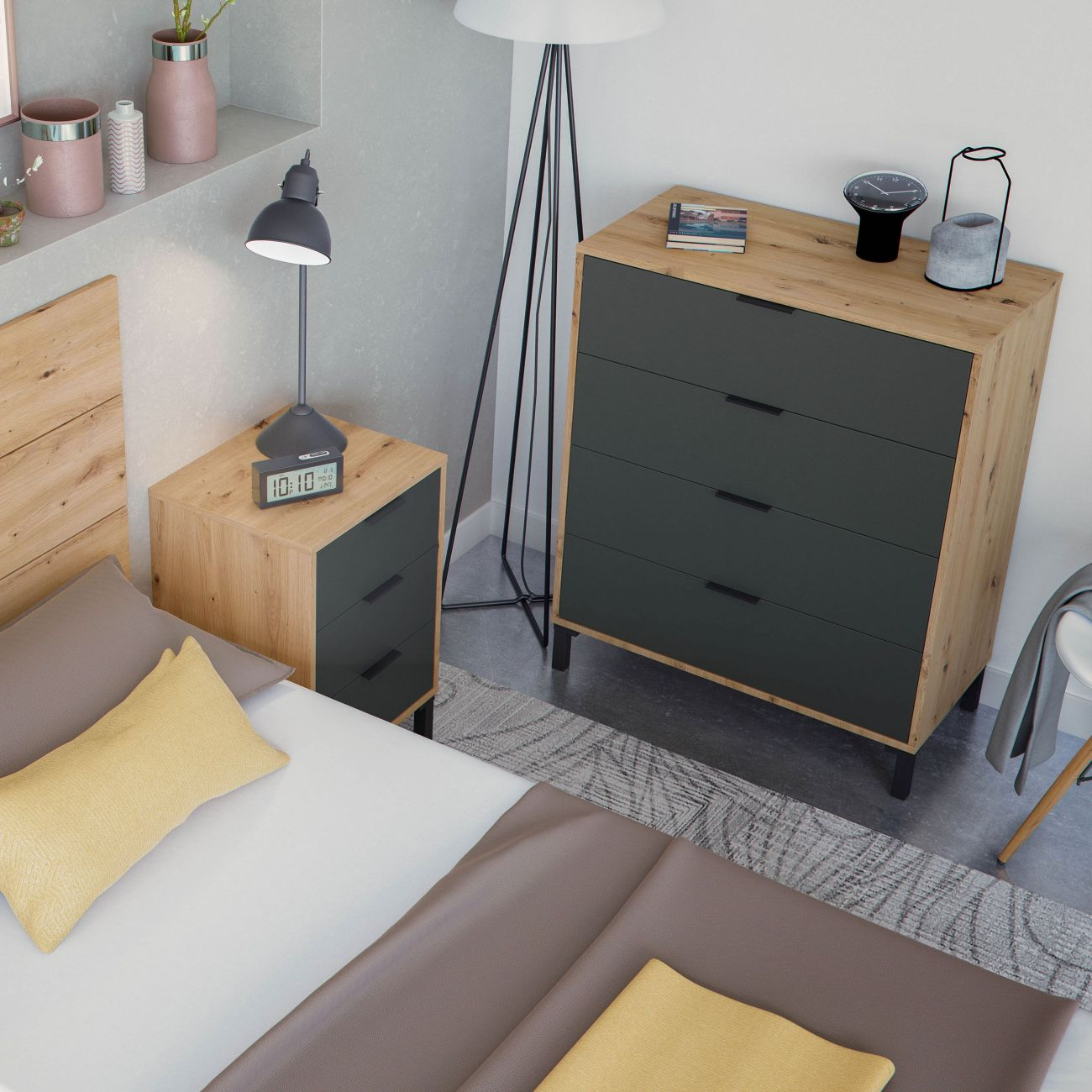 Un dormitorio con cama de madera, mesita de noche con lámpara y cómoda.