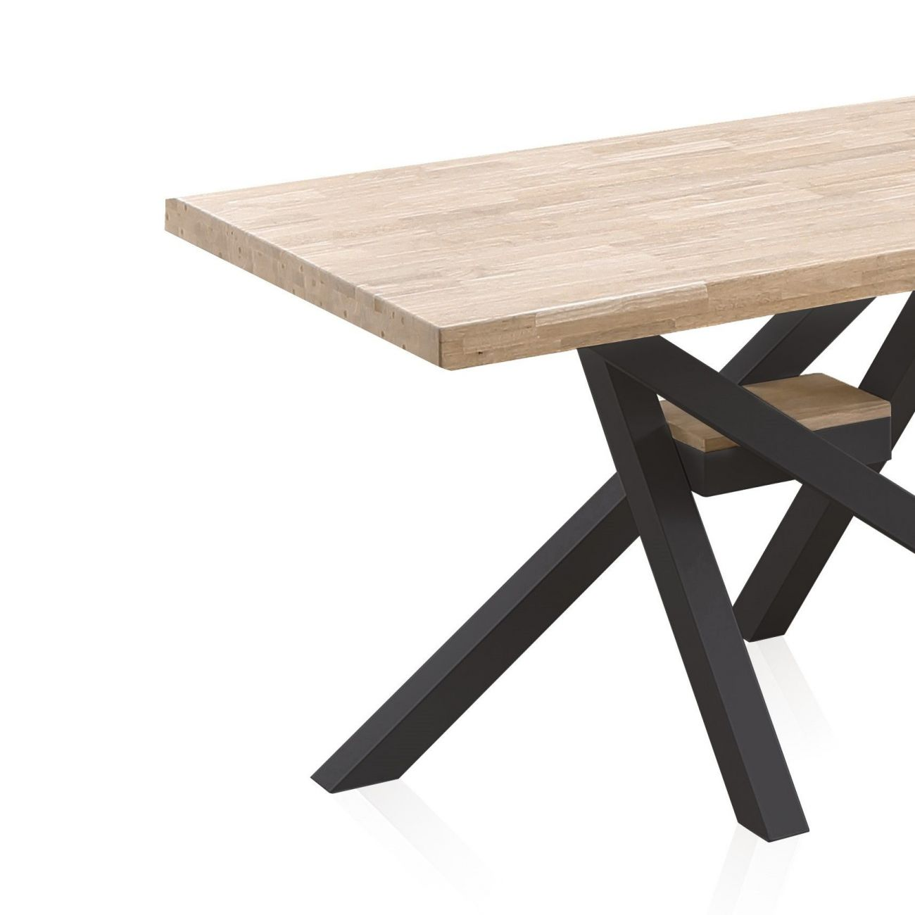 Mesa de madera clara con base de metal negro. Primer plano del tablero y las patas.