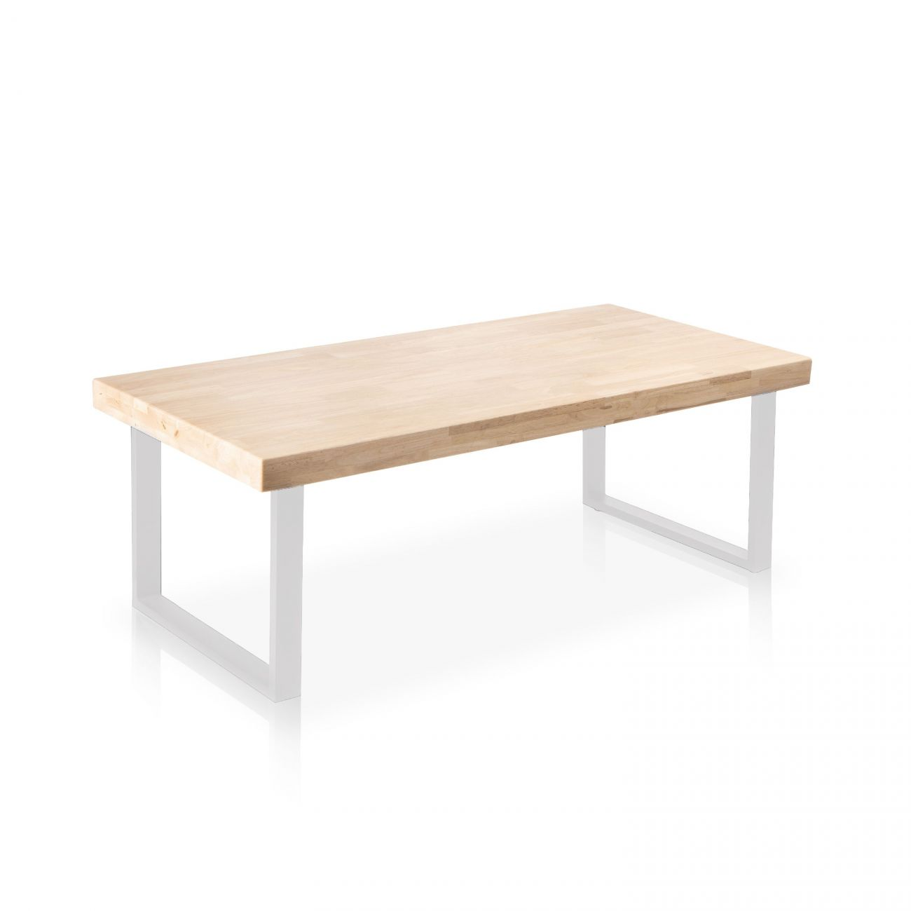 Mesa de madera con patas de metal blancas sobre fondo blanco.