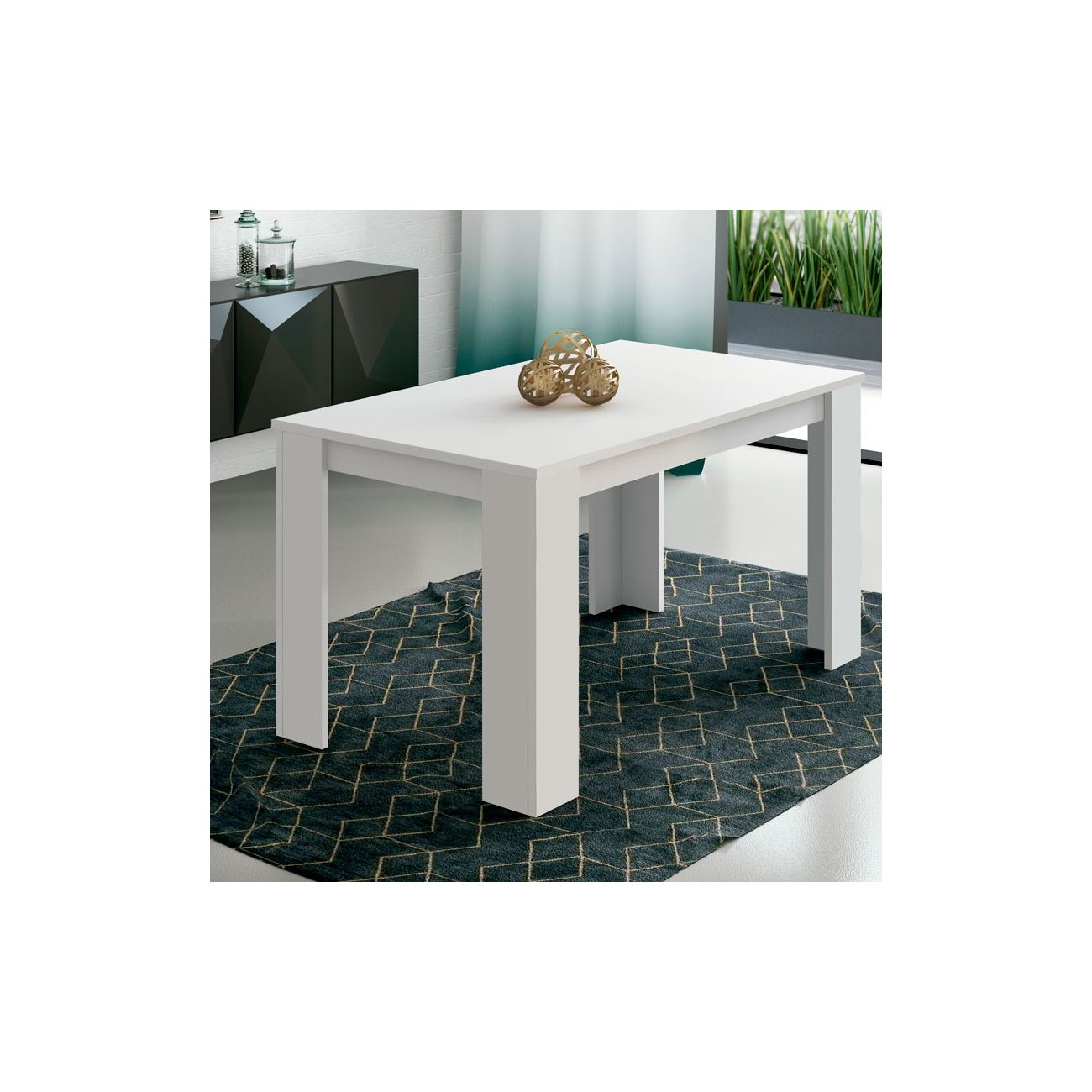 Una mesa blanca sobre una alfombra azul oscuro con diseño geométrico.