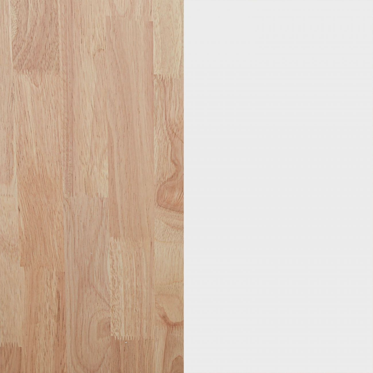 Grano de madera a la izquierda, espacio blanco a la derecha.