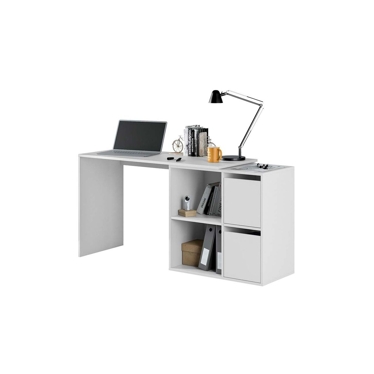 Escritorio blanco con portátil, lámpara, libros y unidad de almacenamiento.