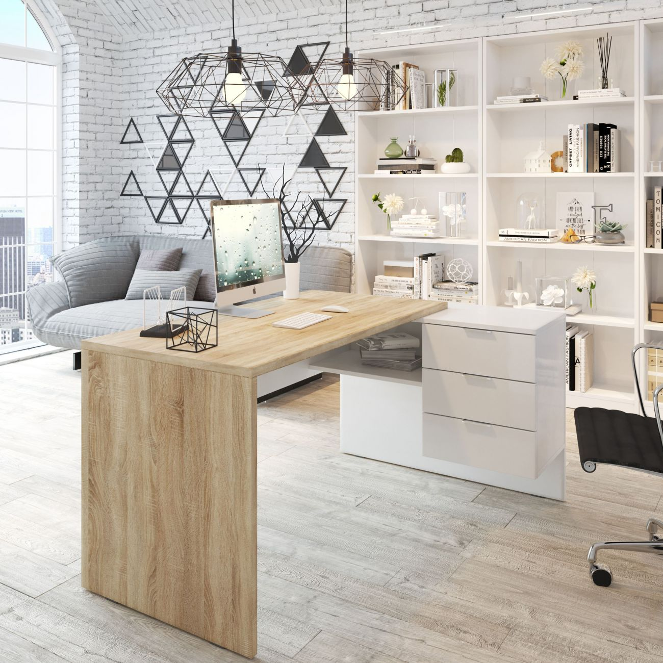 Oficina moderna con escritorio, sofá, estanterías y decoración. Pared de ladrillo blanco.