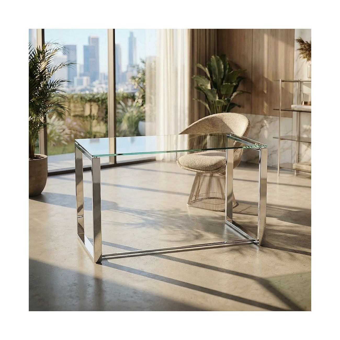 Una mesa de cristal con patas cromadas en una sala luminosa con vistas a la ciudad.
