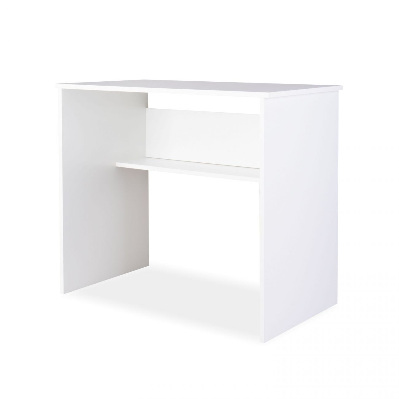 Un escritorio blanco con un compartimento abierto y un estante.