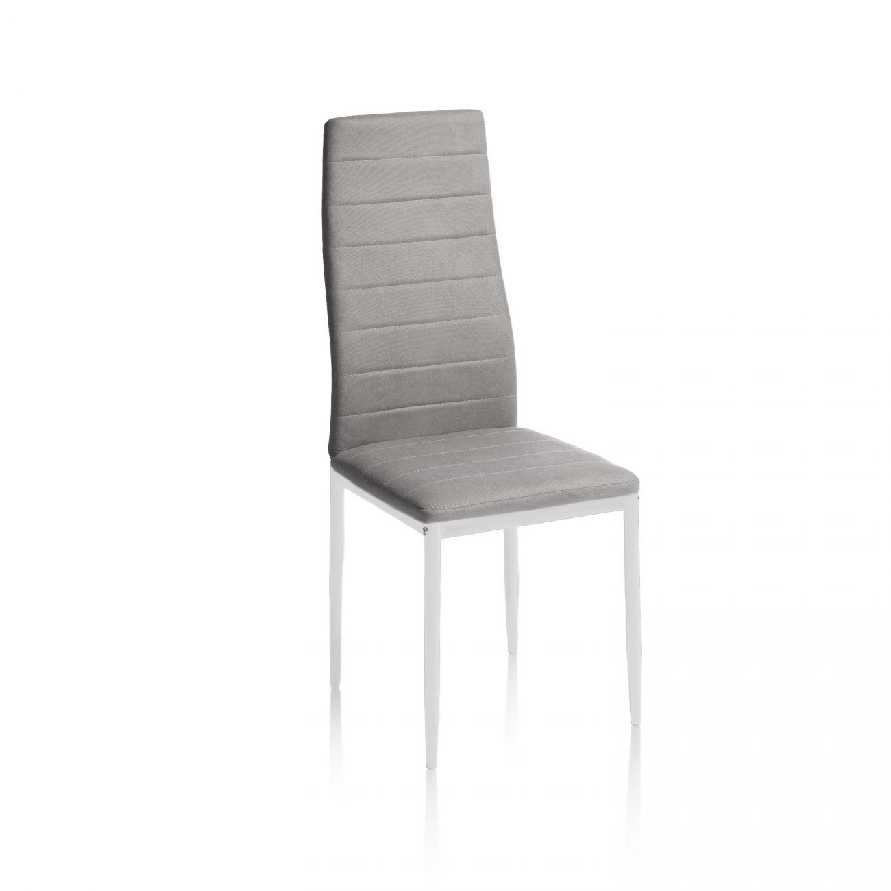 Una silla tapizada gris con patas metálicas blancas sobre superficie blanca.