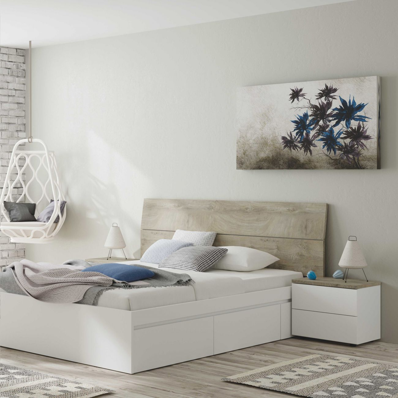 Dormitorio moderno con cama blanca, cabecero de madera, silla colgante y arte floral.