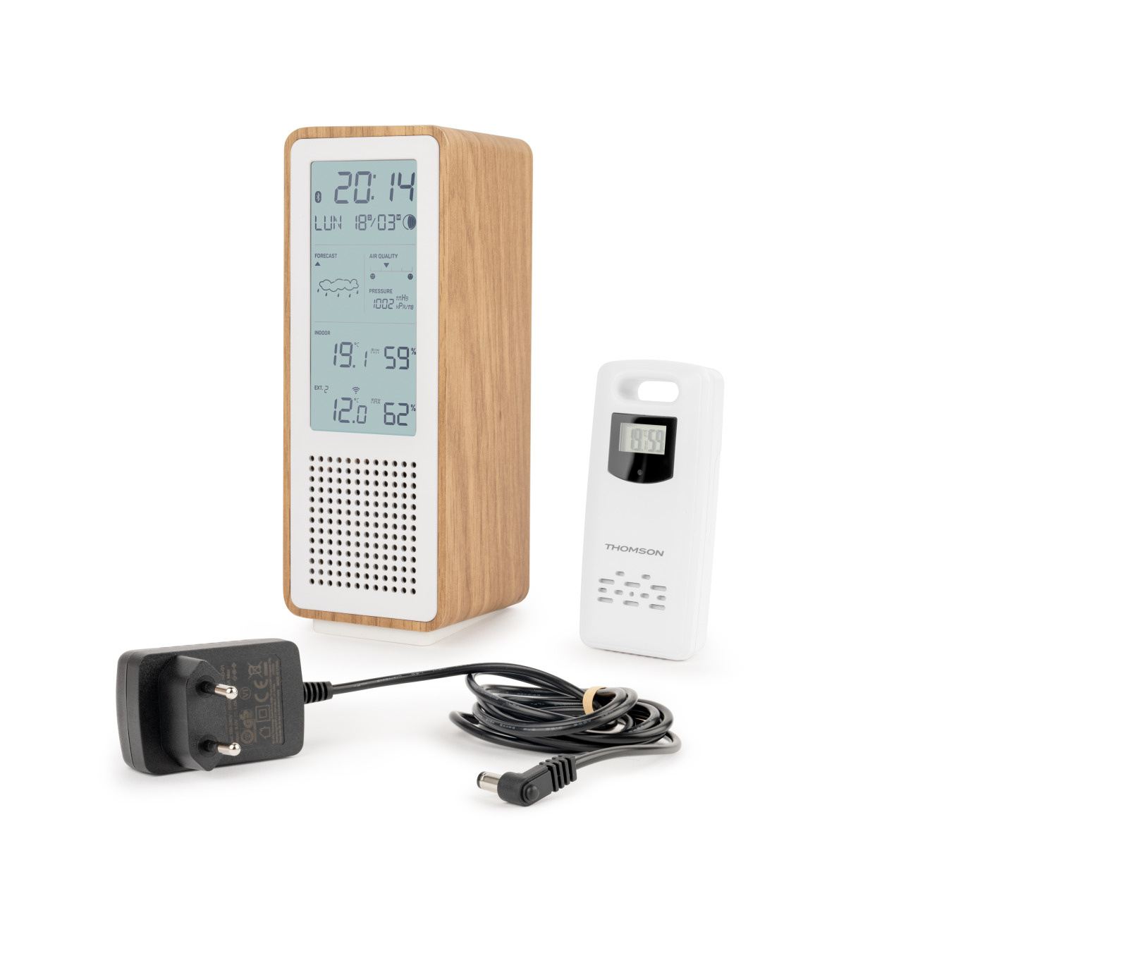 Drewniana stacja pogody z pilotem, zasilaczem i kablem.