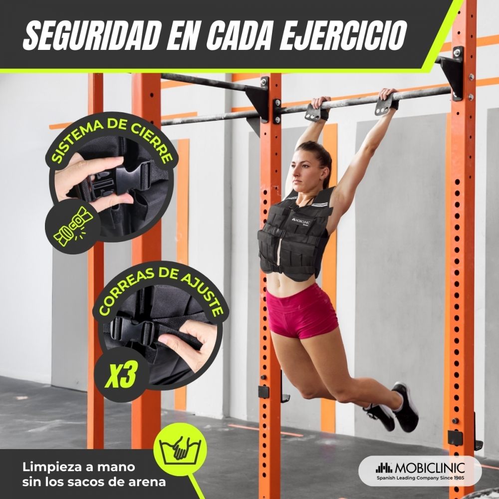 Mujer colgada de barra, con chaleco lastrado. Primeros planos muestran hebilla y correas.