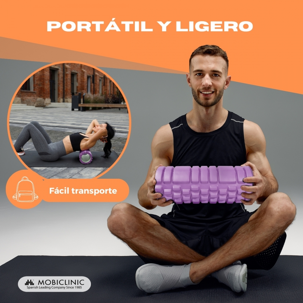 Hombre sostiene rodillo morado, mujer hace abdominales en círculo.