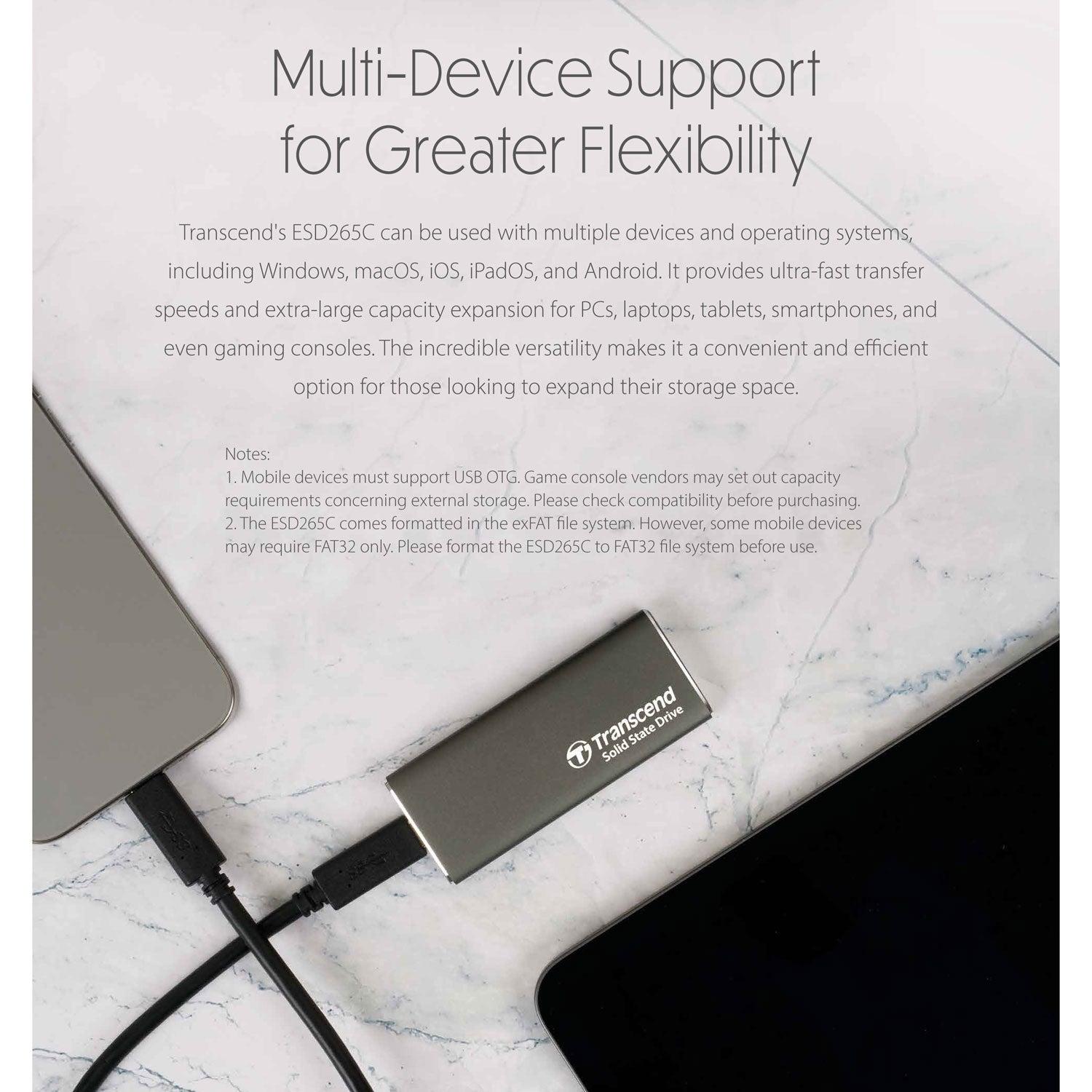 Szary dysk SSD Transcend jest podłączony do laptopa i tabletu za pomocą dwóch kabli.