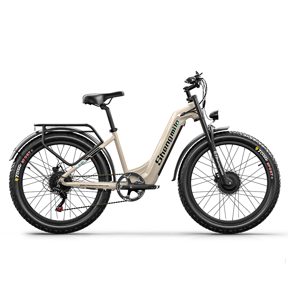 Ein beigefarbenes Shengmilo E-Bike mit breiten Reifen, Gepäckträger und schwarzem Sattel.
