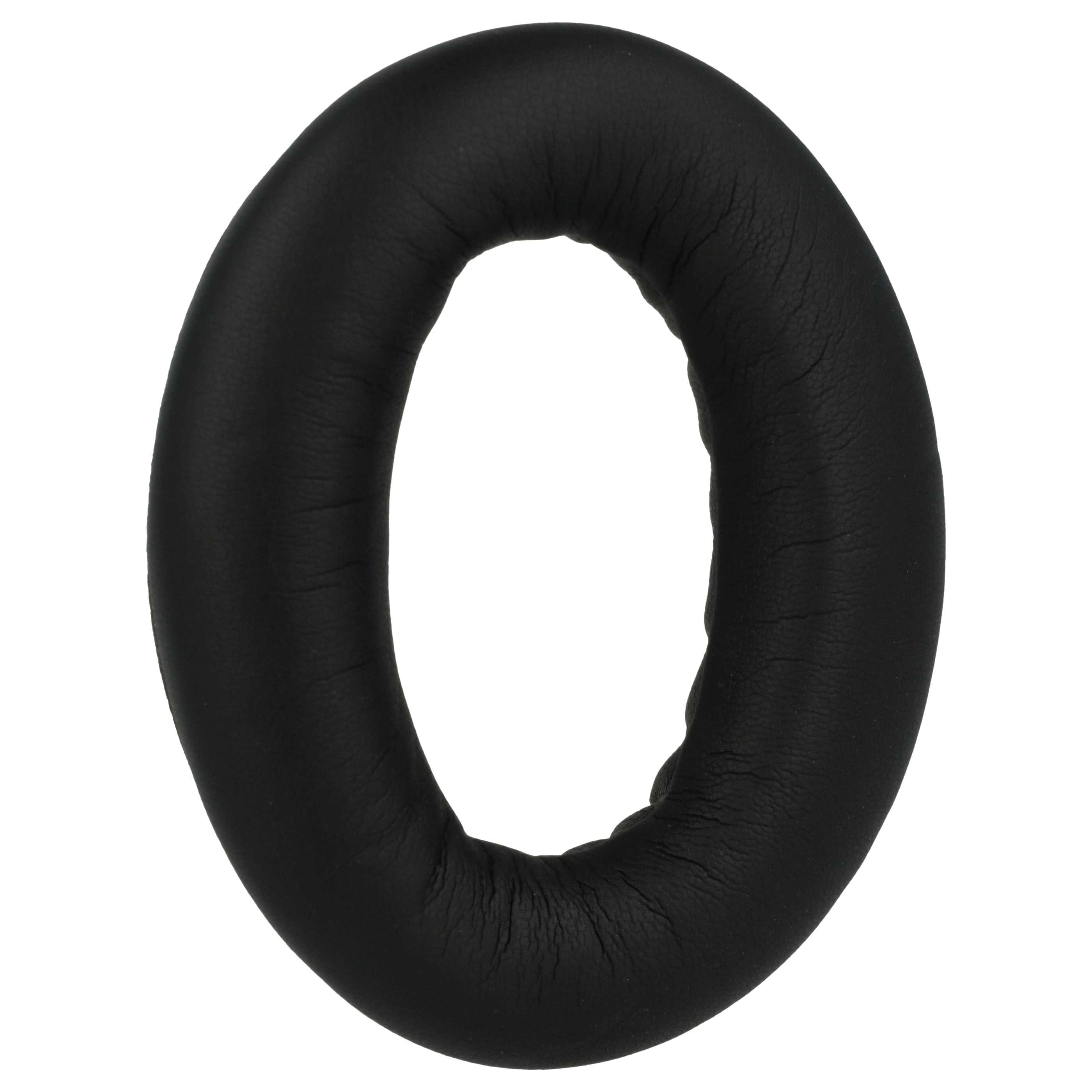 Ein schwarzes, rundes Ohrpolster mit Lederstruktur auf weißem Hintergrund.