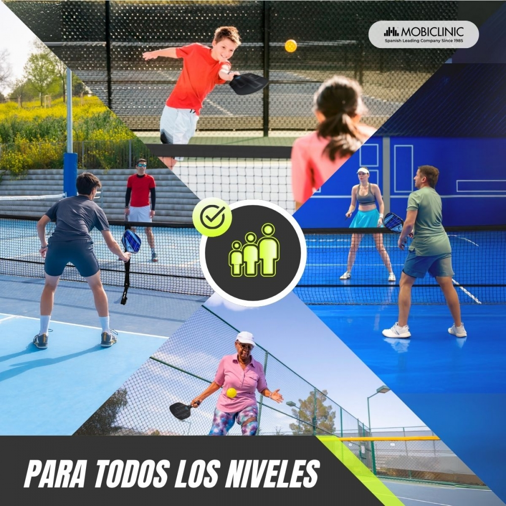 Gente jugando pickleball en varias canchas. Un niño golpea, una pareja juega, un niño y un hombre juegan.