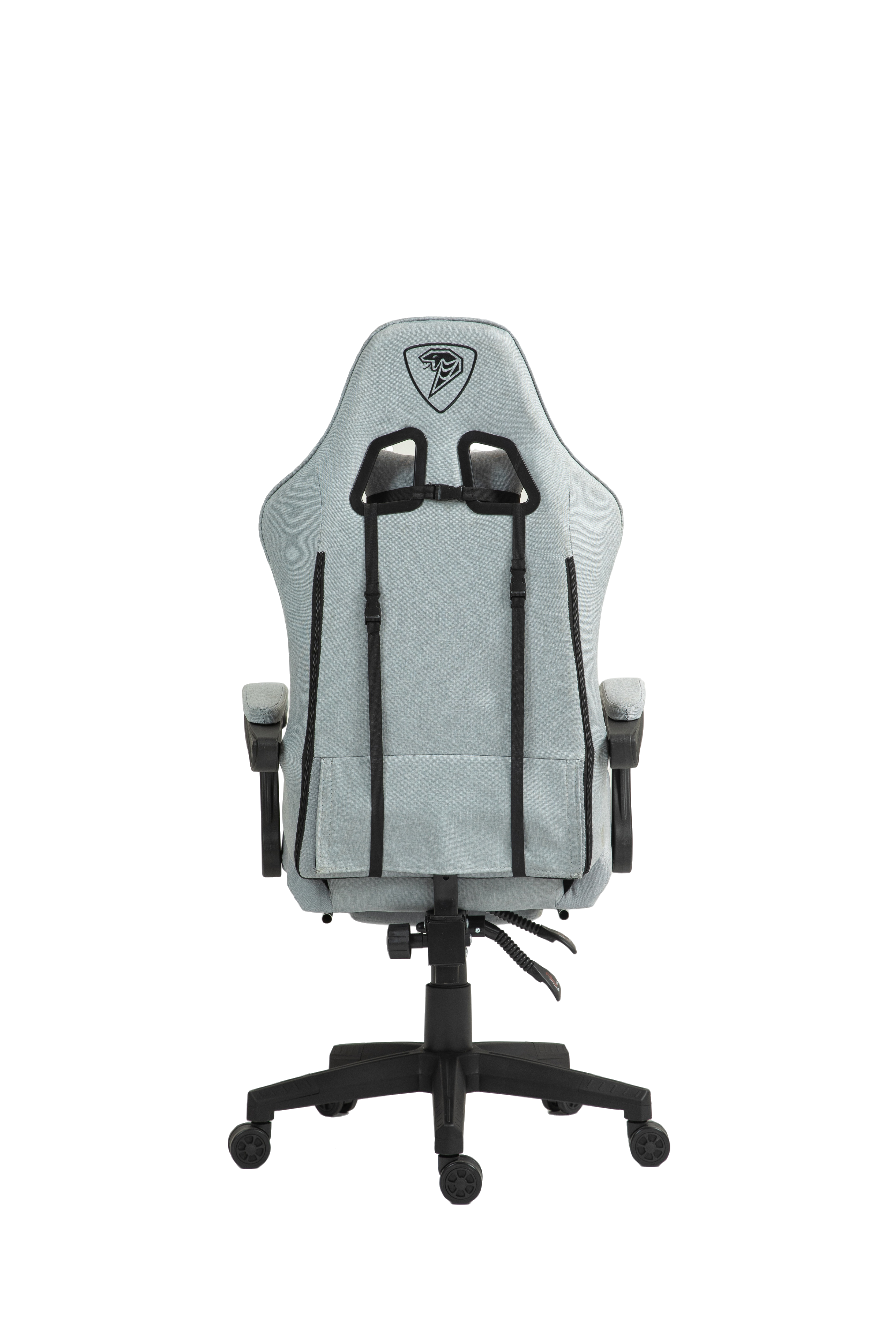 Widok z tyłu jasnoszarej fotela gamingowego z czarnym logo i paskami.