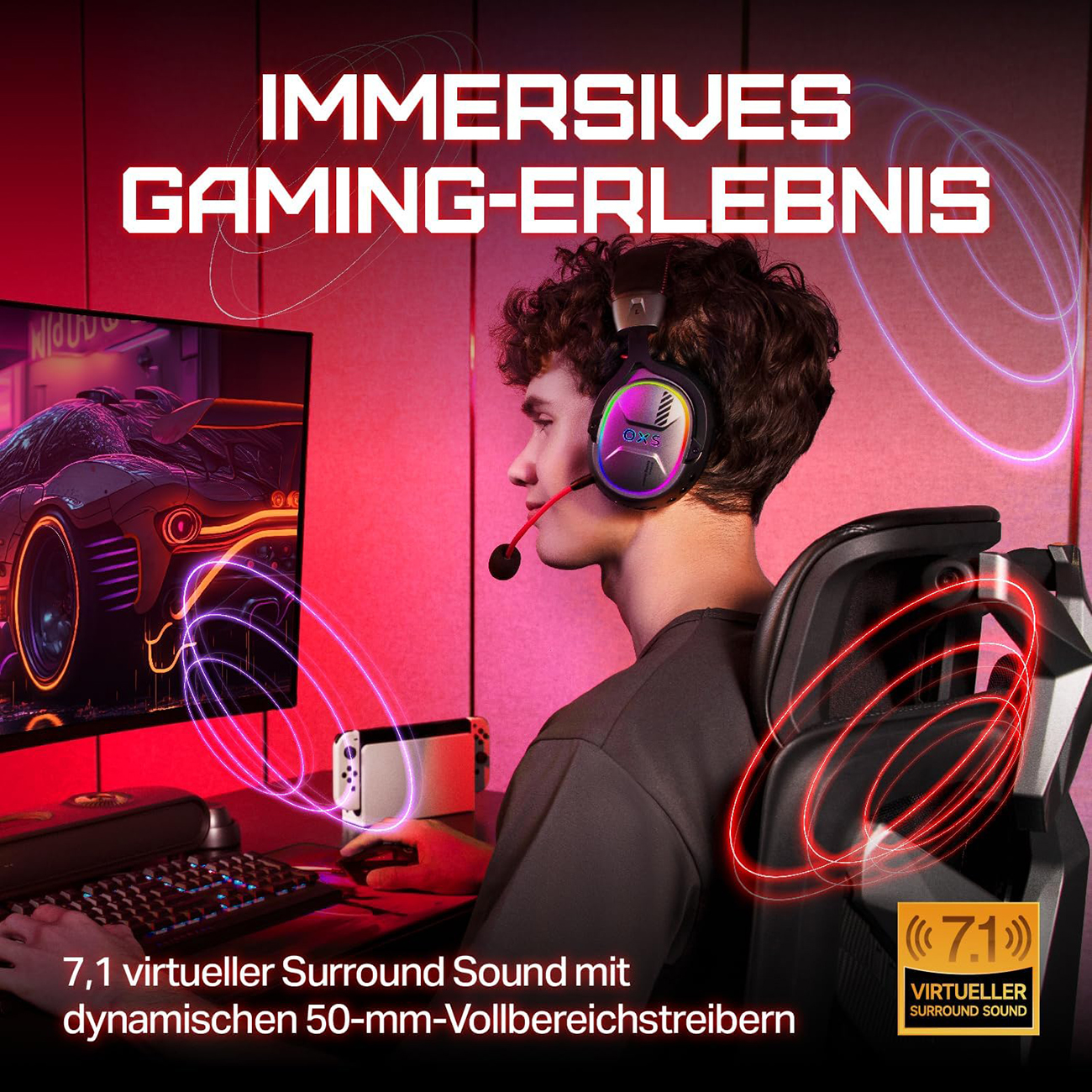 Junge Person mit Gaming-Headset spielt videospiele am computer.