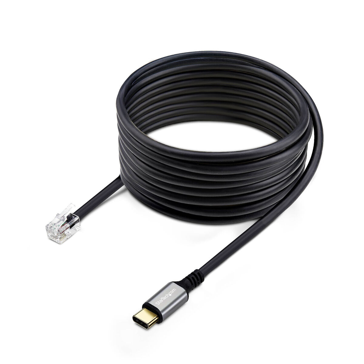 Schwarzes USB-C-Kabel mit RJ45-Anschluss, auf weißem Hintergrund.