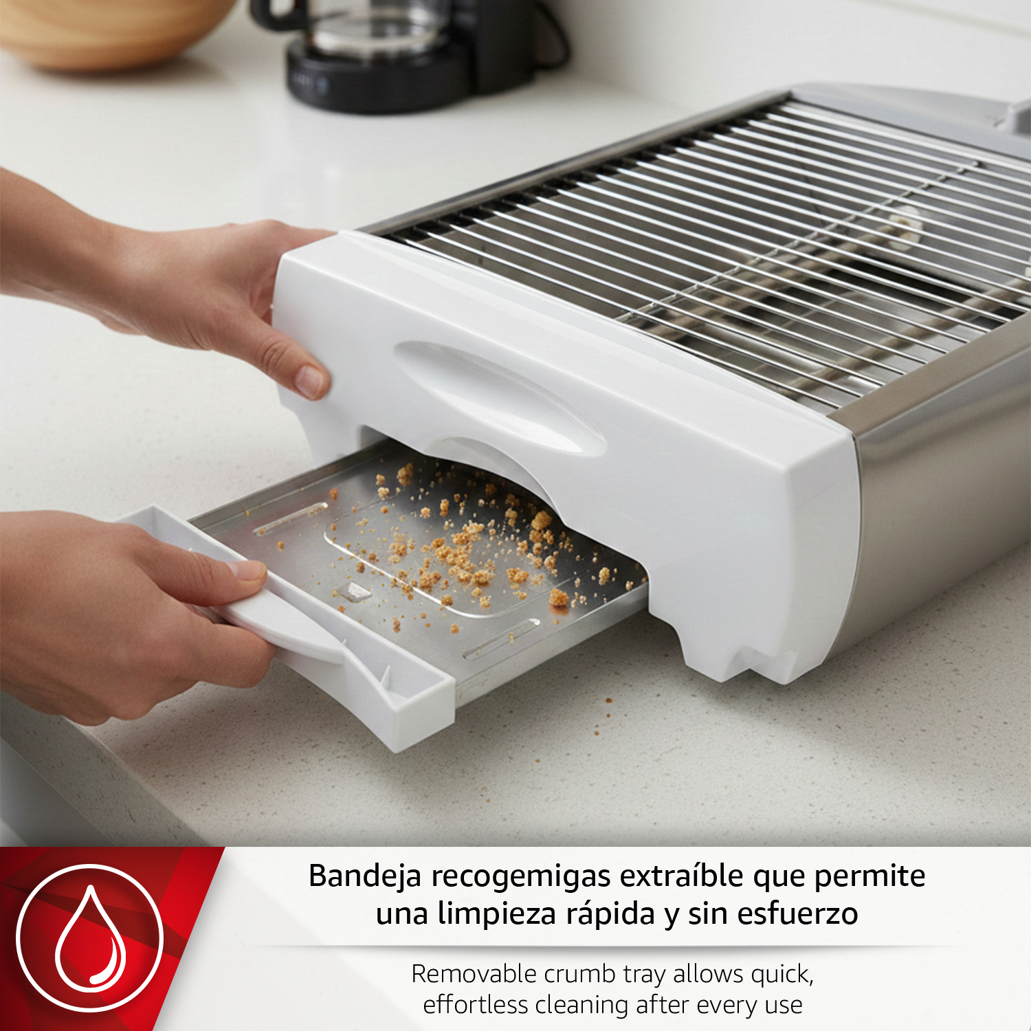 Una mano saca una bandeja para migas de una tostadora.