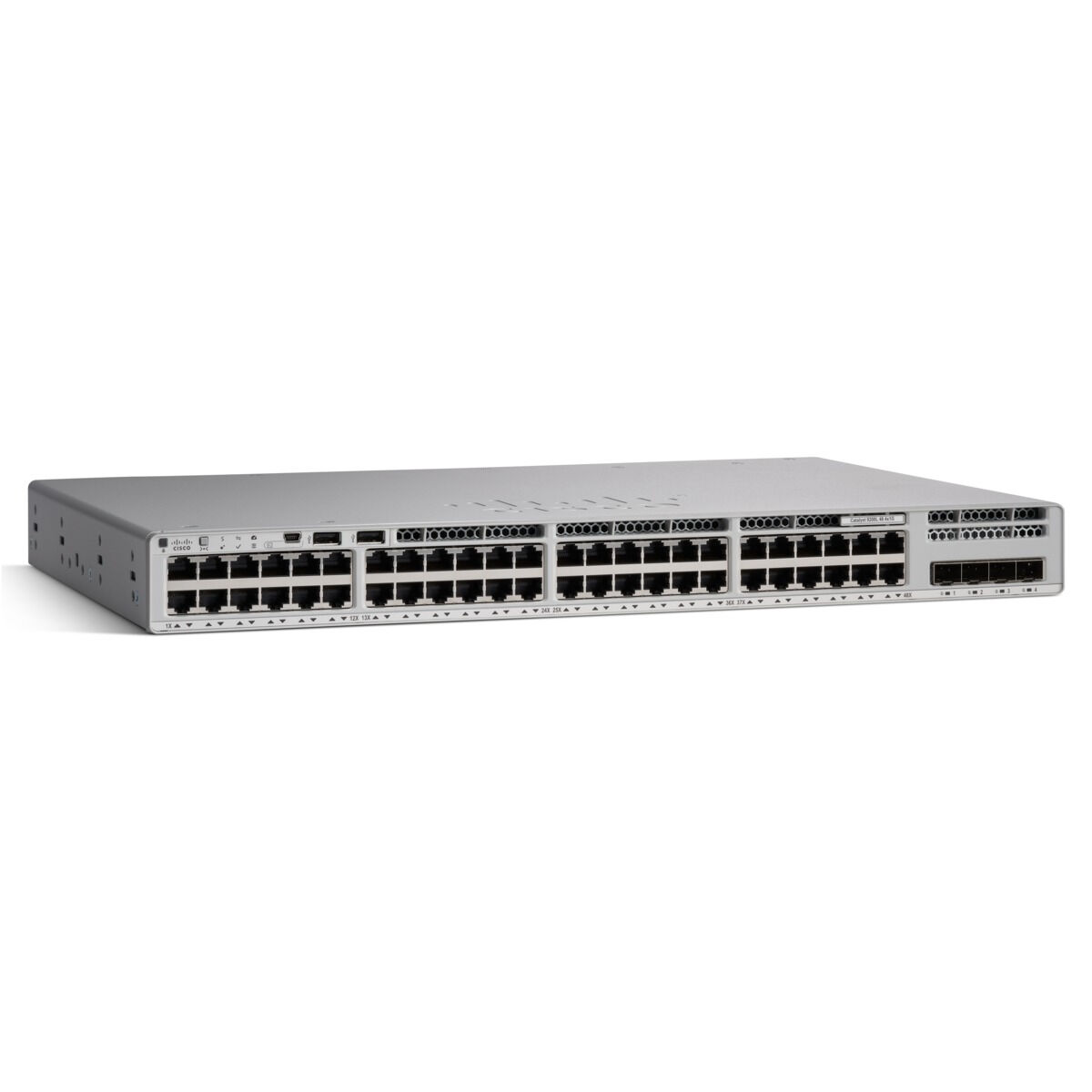Srebrny przełącznik sieciowy Cisco z licznymi portami i diodami LED na panelu przednim.