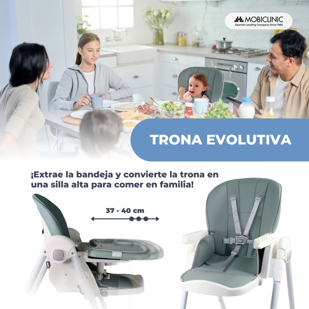 Familia en mesa comedor con trona y bebé. Se muestra una trona.