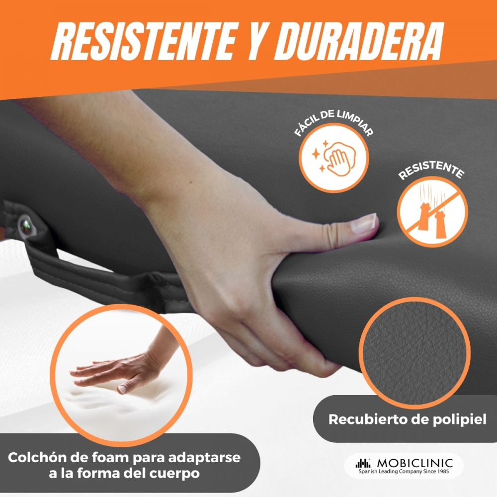 Mano presiona cojín de polipiel negro, mostrando durabilidad y espuma.