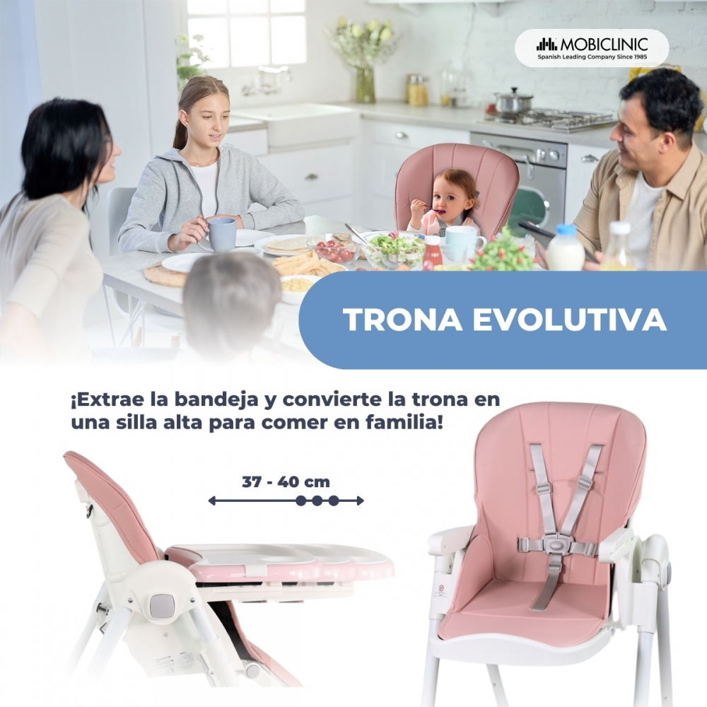 Familia en mesa, bebé en trona. Trona rosa con bandeja y arnés. Medida 37-40 cm.