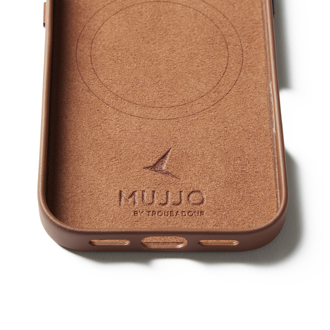 Brązowe etui na telefon z logo i wzorem koła.