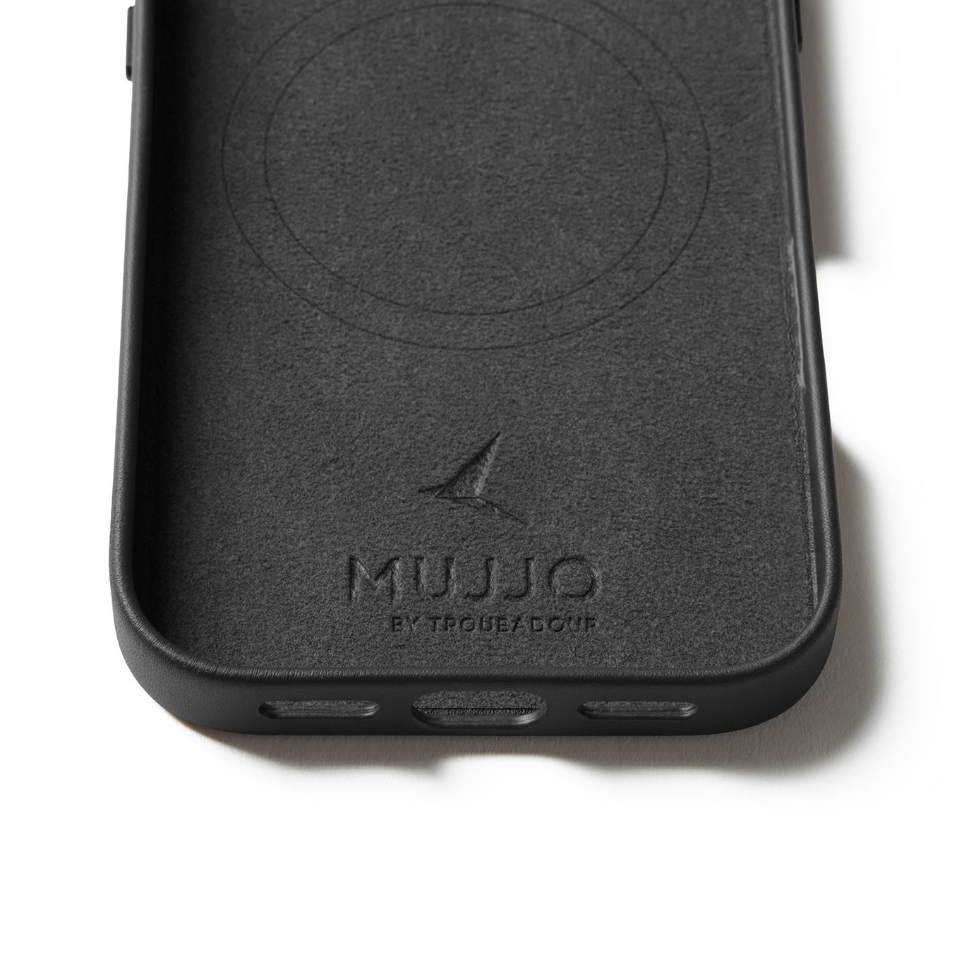 Czarna obudowa na telefon z wytłoczonym logo i kołem.
